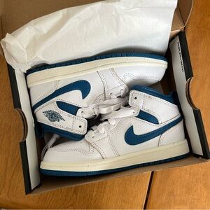 Nike • Jordan 1 Mid SE *NIB